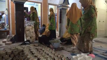 Tradisi Berbuka Puasa 1000 Mangkok Soto Lamongan