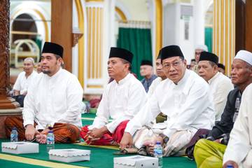 Pengajian Nuzulul Quran Masjid Agung, Al-Quran Petunjuk Hidup