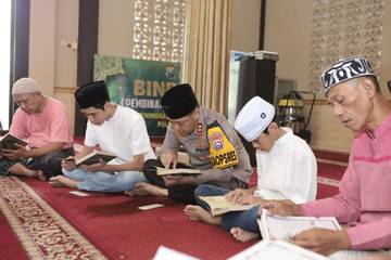 Kapolres Lamongan Jalin Kebersamaan Lewat Tadarus Al-Qur’an Bersama 