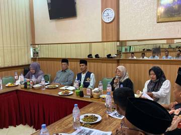 Pengabdian Kepala Sekolah di Lamongan jadi Pendamping Haji