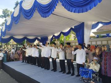 Bupati Lamongan Berangkatkan 1851 Jemaah Haji Kloter 59-63