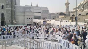 Jemaah Haji Lamongan Gelombang Dua Langsung ke Mekkah