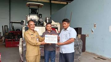 Dukung Swasembada Pangan, Pemkab Lamongan Salurkan Mesin Kombi