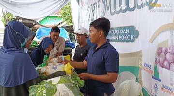 Masyarakat Tuban Antusias Manfaatkan Progam Pasar Murah