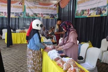 Warga Tuban Antusias Belanja di Gerakan Pangan Murah