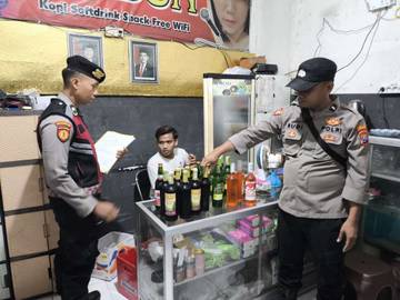 Jelang Nataru Sat Samapta Polres Lamongan Sita Miras 