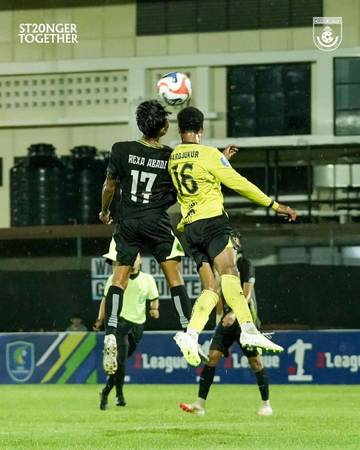 Gresik United Bangkit, Tekuk Waanal Brothers 3-1