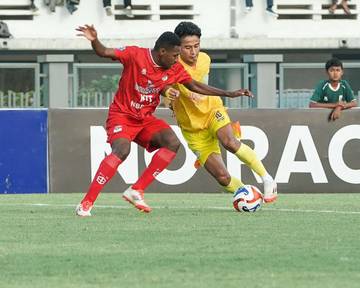 Persebata Lembata Tumbangkan 10 Pemain Gresik United 0-2