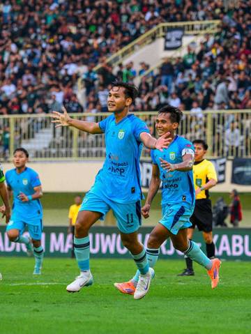 Debut Manis Titan Cetak Gol Penyeimbang Bagi Persela 