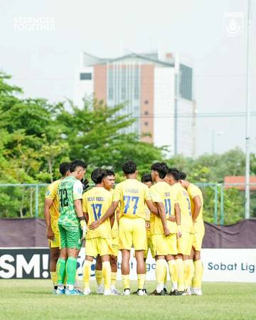 Laga Hidup Mati Gresik United Versus Persebata