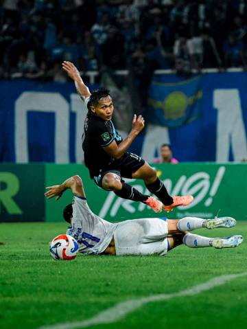 10 Pemain PSIS Taklukkan Persela Lamongan 1-0