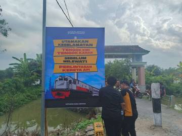Satlantas Polres Lamongan Edukasi Keselamatan Perlintasan Kereta