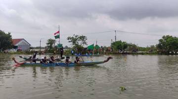 Kompetisi Dayung Dragon Boat Lamongan Meriahkan Harlah NU