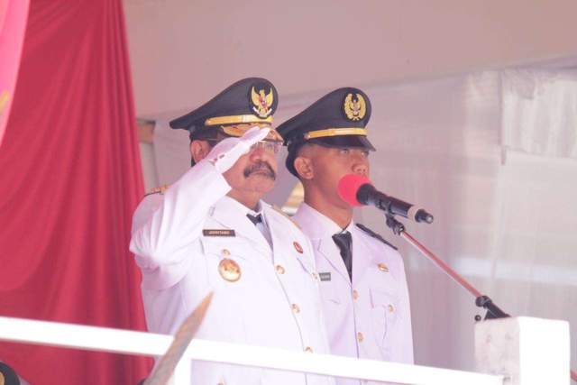 Pernah Jadi Penjual Es Keliling Hingga Gubernur Pertama