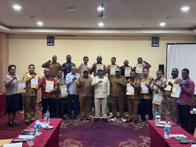 Bupati Tolikara Serahkan Pagu Anggaran 2026 Ke OPD