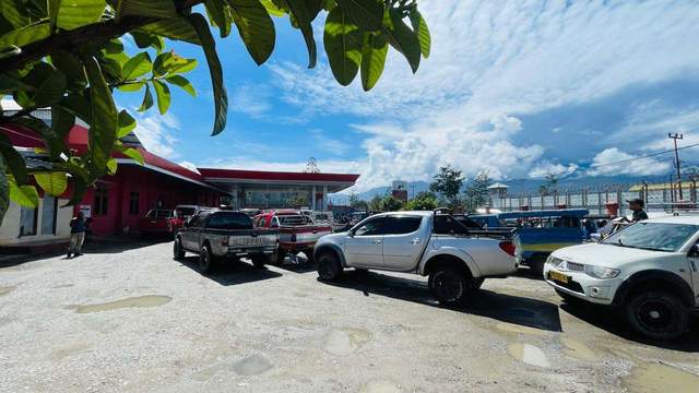 Sistem Barcode-BBM Belum Diberlakukan, Antrean di Wamena Mengular