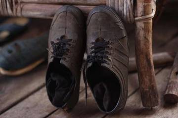 Sejarah Sepatu dan  Kapan Awal Manusia Mulai Menggunakan