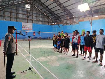 Sambut Hari Bhayangkara Polres Tolikara Laksanakan Pertandingan Badminton