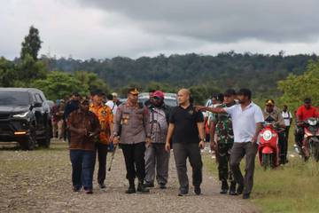 TNI-Polri Amankan Kunjungan Direktur Pembangunan Perumahan Pedesaan