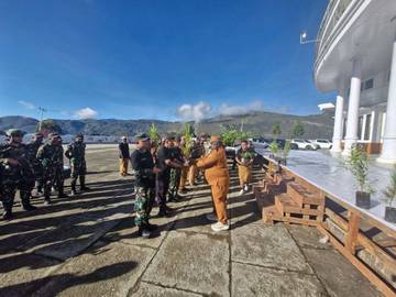 Program “Senin Bersih” Diresmikan Bupati Lanny Jaya