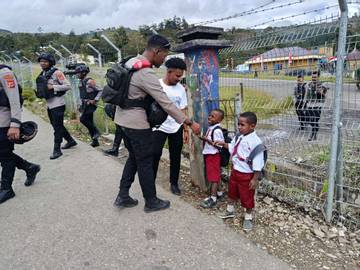 Polres Tolikara Gelar Patroli Rutin, Jalin  dengan Warga