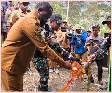 Wakil Bupati Lanny Jaya Resmikan PLTMH di Wereka