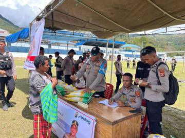 Polres Tolikara Gelar Gerakan Beras Murah Untuk Masyarakat