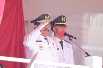 Pernah Jadi Penjual Es Keliling Hingga Gubernur Pertama