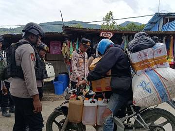 Dekatkan Diri dengan Masyarakat, Kepolisiaan Patroli Jalan Kaki