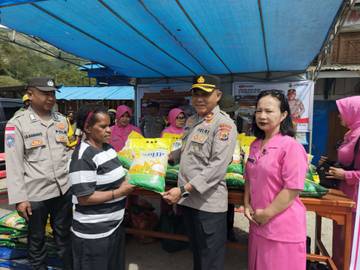 Polres Tolikara Gelar Pangan Murah, Beras Ludes Terjual