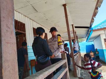Satuan Binmas Polres Tolikara  Melaksanakan Go to School