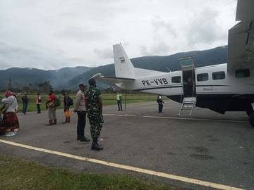 TNI–Polri Bersinergi Amankan Bandara Bokondini Kabupaten Tolikara