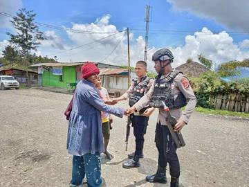 Bangun Kedekatan dengan Masyarakat, Polres Tolikara Gelar Patroli