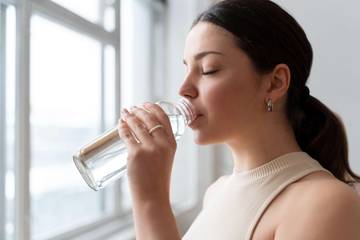 Apa Benar Minum Air Es Bikin Gemuk
