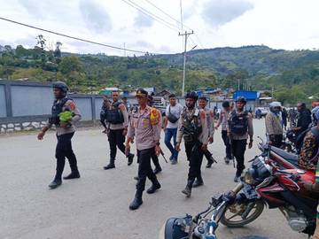 Hari Ke-18 Penyaluran Dandes, Polres Tolikara Rutin Patroli