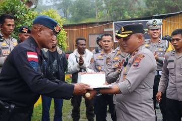 HUT Brimob: Kapolres Tolikara Berikan Ucapan Ulang Tahun