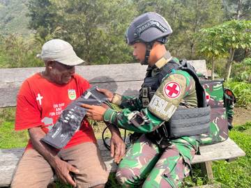 Satgas Yonif 511/DY Pirime Laksanakan Pengobatan Bagi Masyarakat