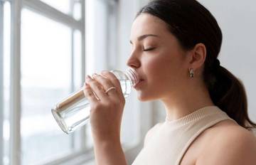 Manfaat Minum Air Putih Saat Perut Kosong
