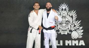 Anthony Raih Sabuk Hitam Setelah Perjalanan 17 Tahun