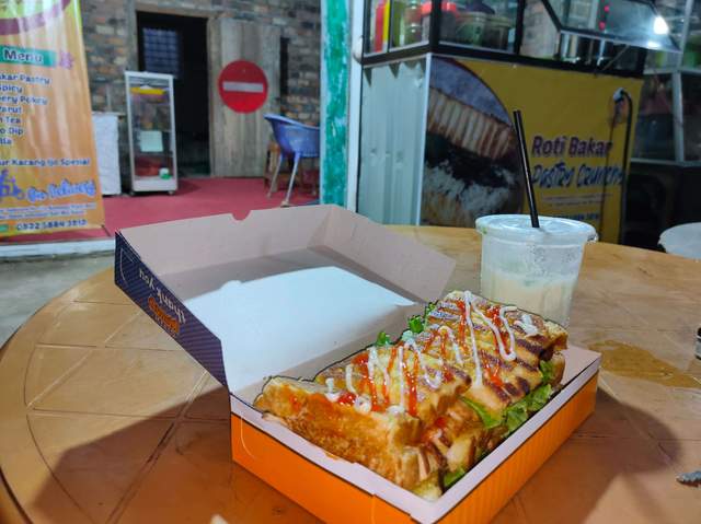 Sensasi Roti Bakar Hondoo yang Lembut dan Crunchy 