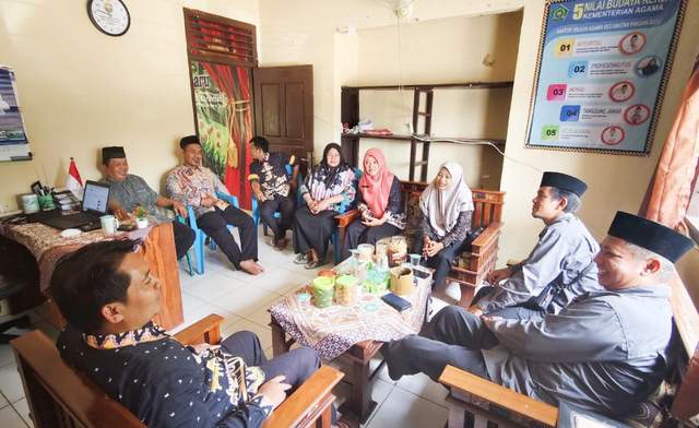Kapokjaluh Lampung Kunjungi KUA Pakuan Ratu
