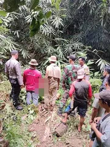 Polsek Banjit Datangi TKP Penemuan Mayat di Pinggir Sungai