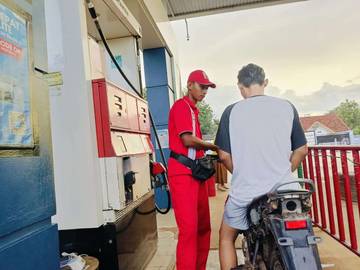 Alasan Dibalik Warna Seragam Pegawai SPBU Pertamina