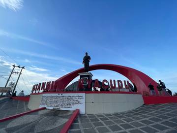 Tugu Ryacudu Way Kanan Jadi Pusat Rekreasi Masyarakat