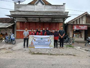 SMA Negeri 1 Way Tuba Gelar Berbagi Takjil Terakhir