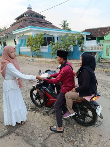 OSIS SMA Negeri 2 Negeri Agung Berbagi Takjil