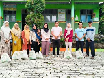 MTsN 2 Way Kanan Bagikan Paket Sembako