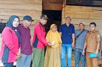 Warga Sumber Baru Terima Bantuan Tunai Dana Desa