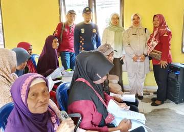 Dinsos Salurkan Kartu Kesejahteraan Sosial di Negeri Agung
