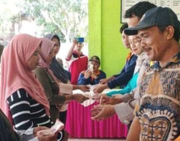 Belasan Warga Bali Sadar Tengah Terima Bantuan Tunai